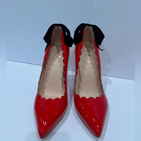Kate Spade 4” Red Patent Leather Emana Pumps with Blackk Bow. Size 8 - Picture 4 of 7